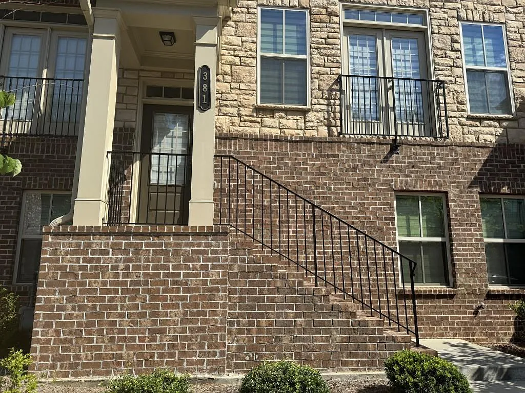 Building Photo - 381 Northaven Ave