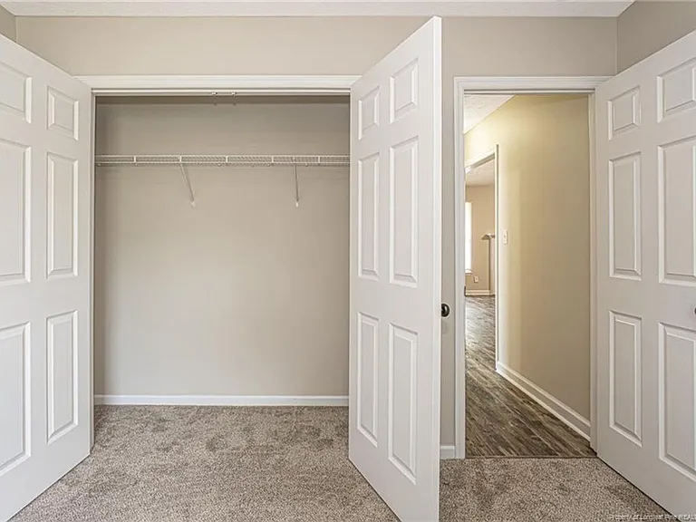 402 Roundtree Dr — Photo 35