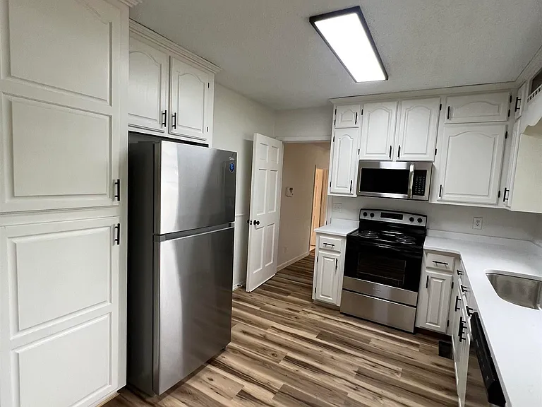 905 Lynn Dale Ln — Photo 3