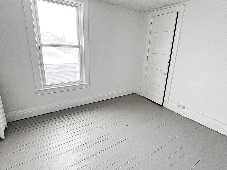911 State St #3 — Photo 5