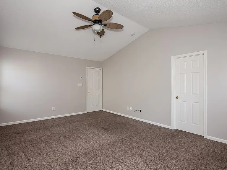 10619 Haddington Dr — Photo 10