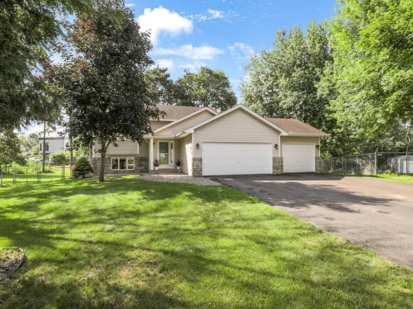 8918 Waconia St NE, Blaine, MN 55449