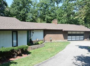 152 Honeysuckle Ln, Huntington, WV 25701