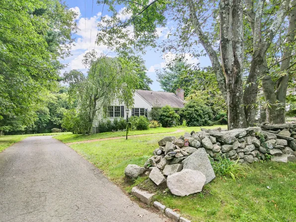 28 Skyview Lane, New Canaan, CT 06840