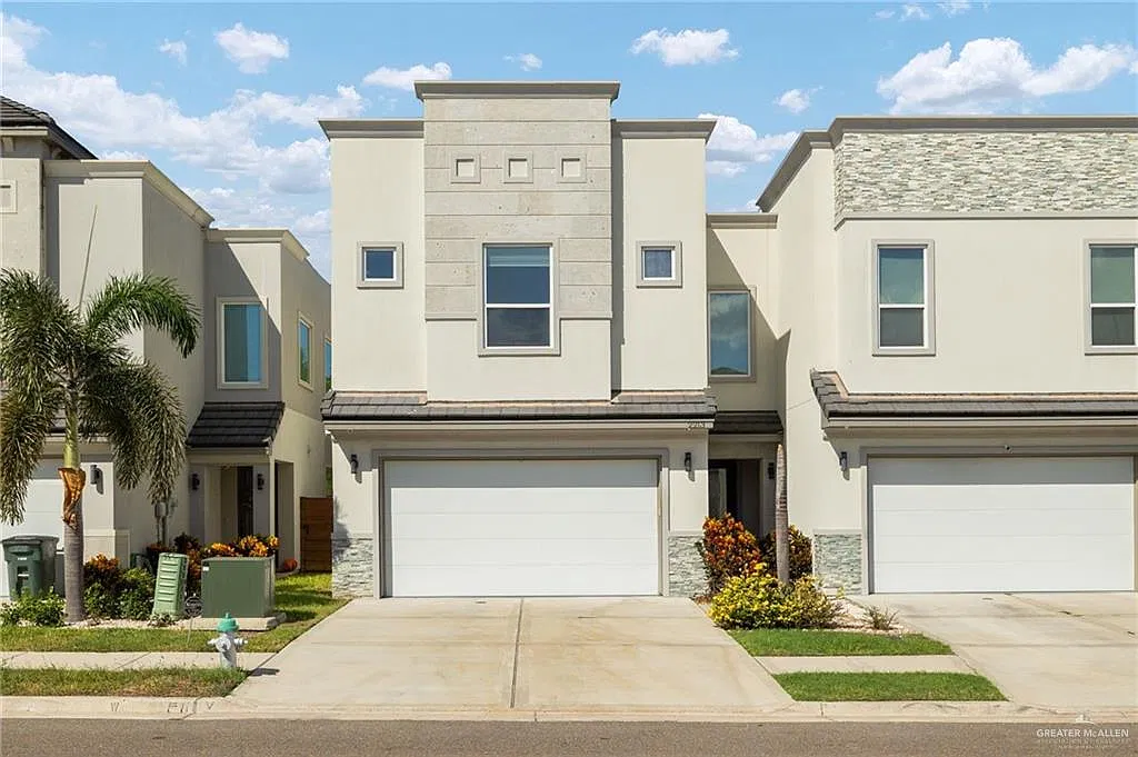 3 bed, 3.5 bath, 2199 sqft, $2,400 — Photo 1