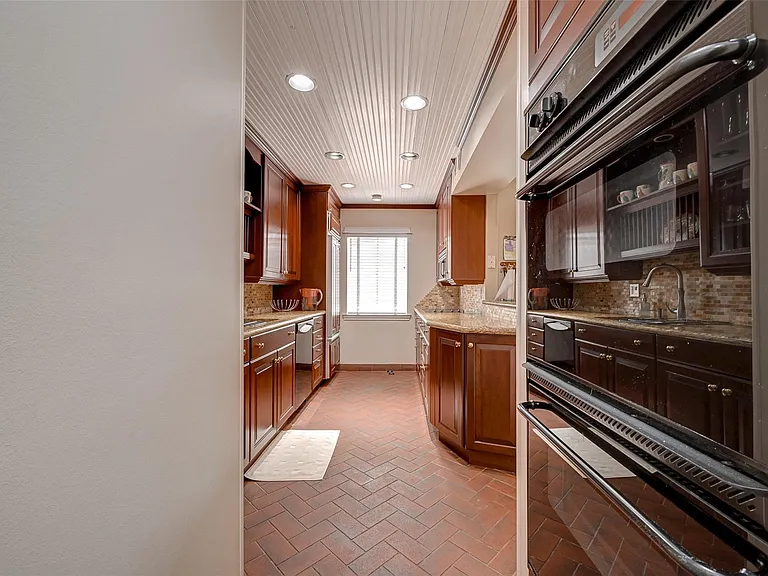 6329 Del Monte Dr #100 — Photo 24