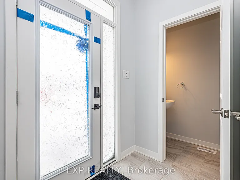 210 Ormiston Cres — Photo 3