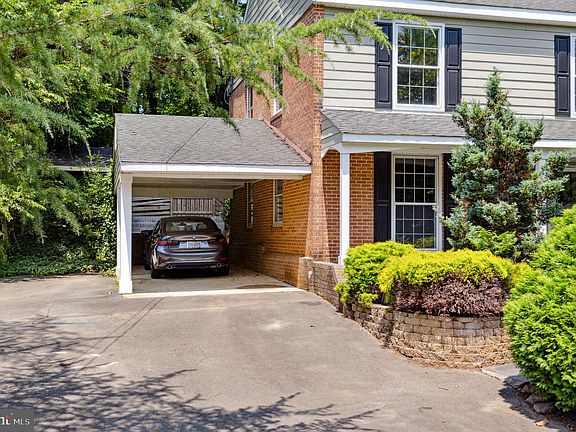 4th image of 8212 Mockingbird Dr