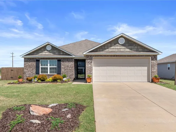 1670 Scotland Dr, Centerton, AR 72719