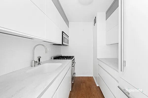 Sold by Triplemint | media 2