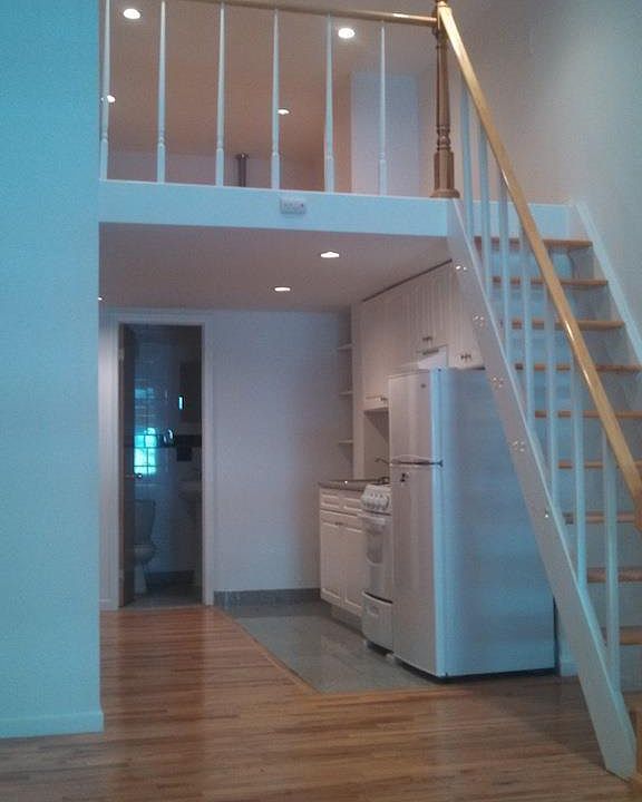 2nd image of 164 Henry St APT 1B