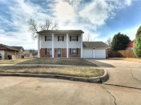904 NE 4th St, Moore, OK 73160