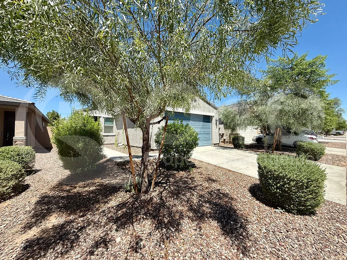 3 bed, 2.0 bath, 1172 sqft, $2,500 — Photo 3
