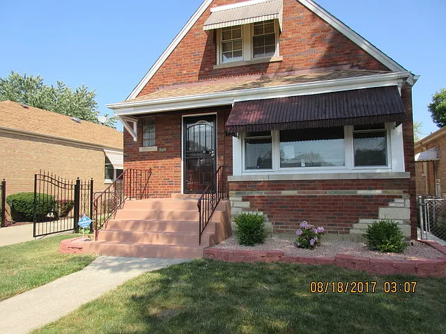 7951 S California Ave photo 1