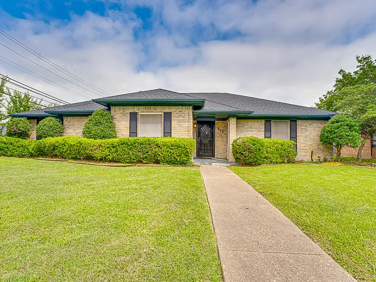 917 Meadowgate Dr — Photo 3