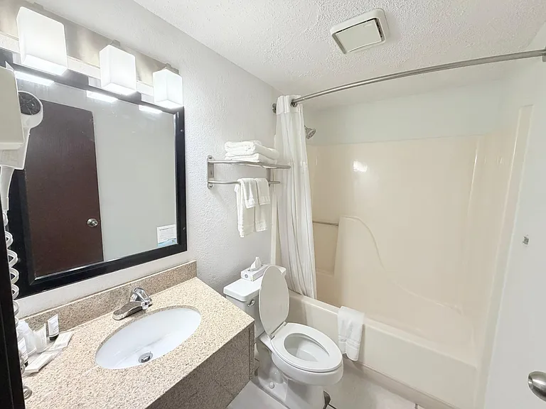 1606 W Fayette Ave #15 — Photo 9