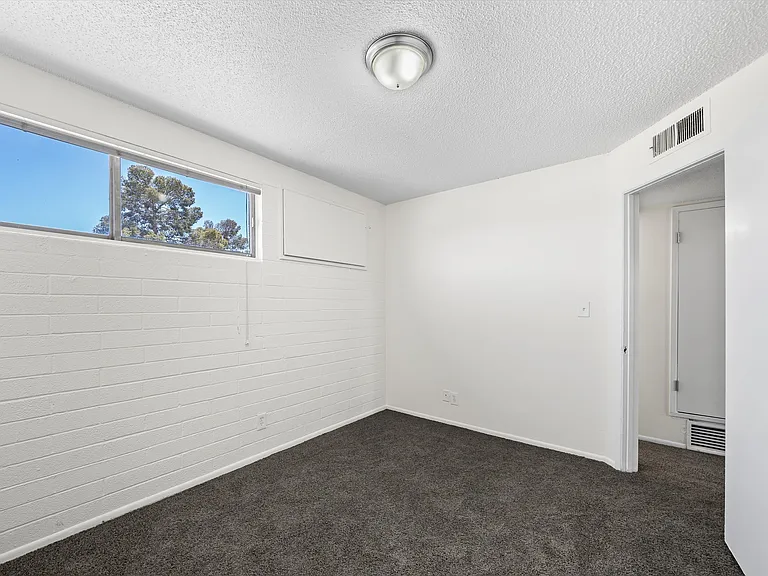 CATALINA VISTA APARTMENTS — Photo 34