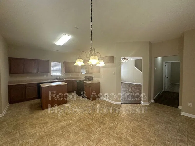 3 bed, 2.5 bath, 2082 sqft, $1,745 — Photo 3
