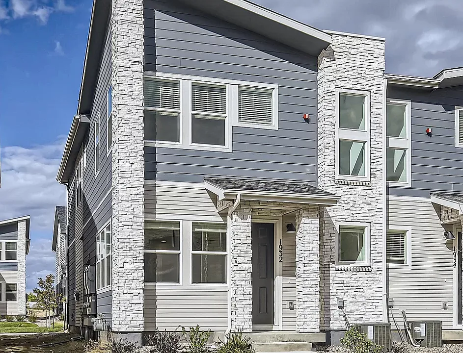 1932 Rosen Dr