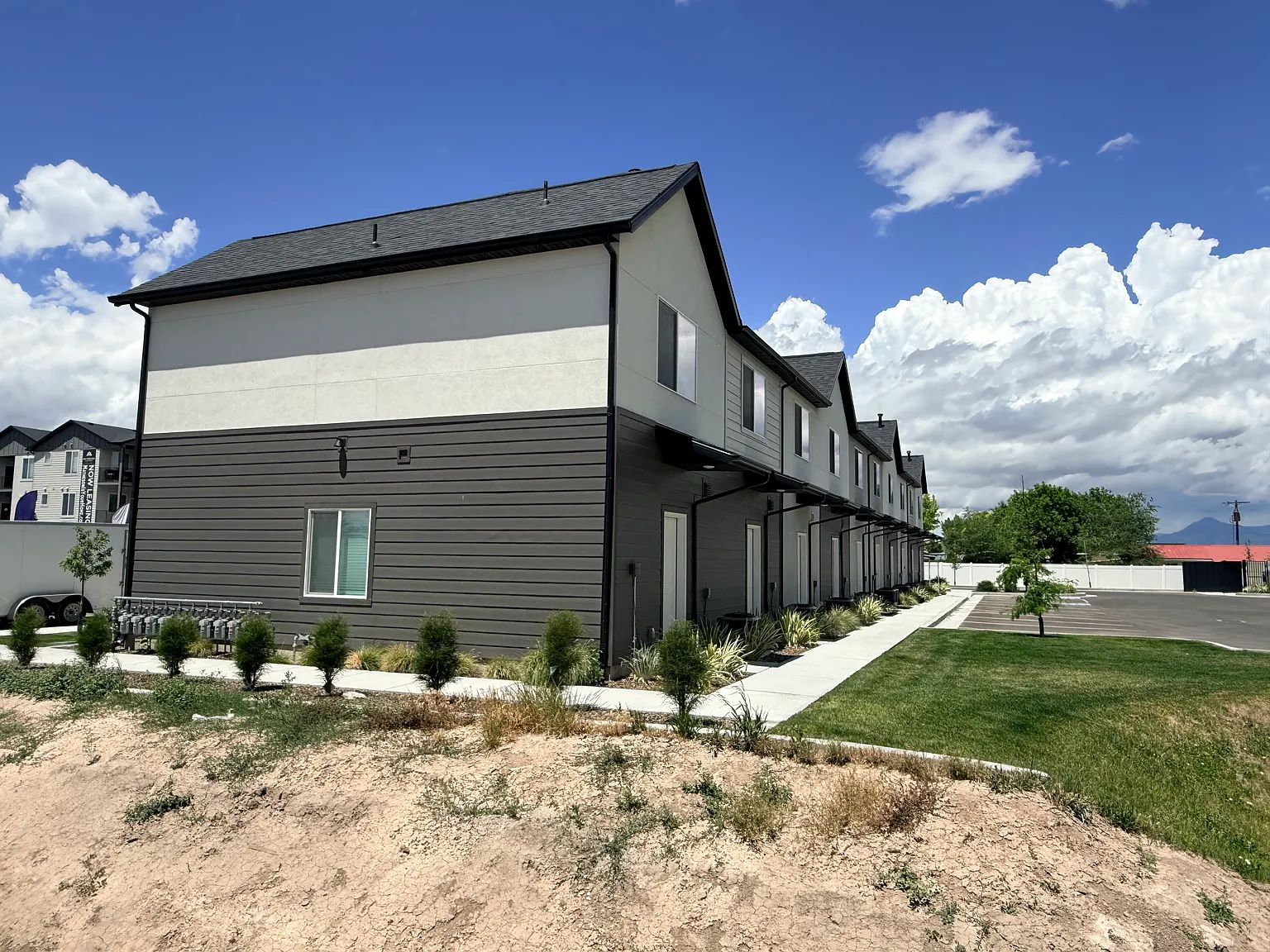 2 bed, 1000 sqft, $1,275 — Photo 3