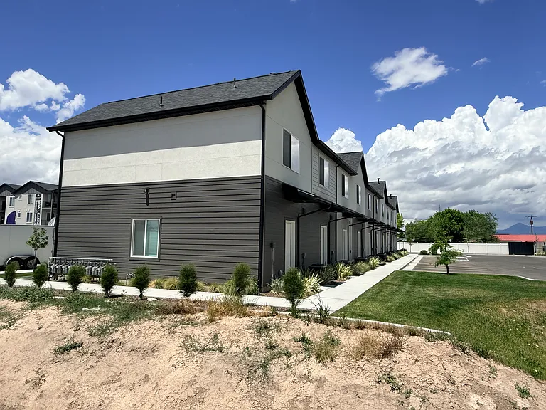 172 N 400 W — Photo 26