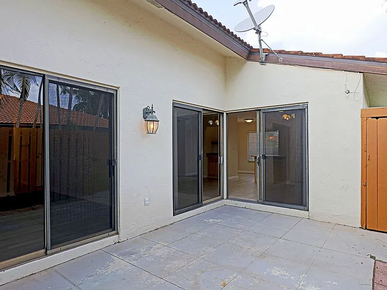 1420 Park Shore Cir #3 — Photo 25