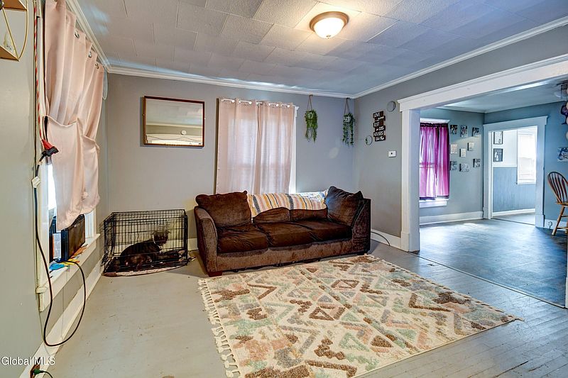 3rd image of 127 Kingsboro Avenue