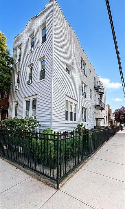 1st image of 1646 Benson Ave