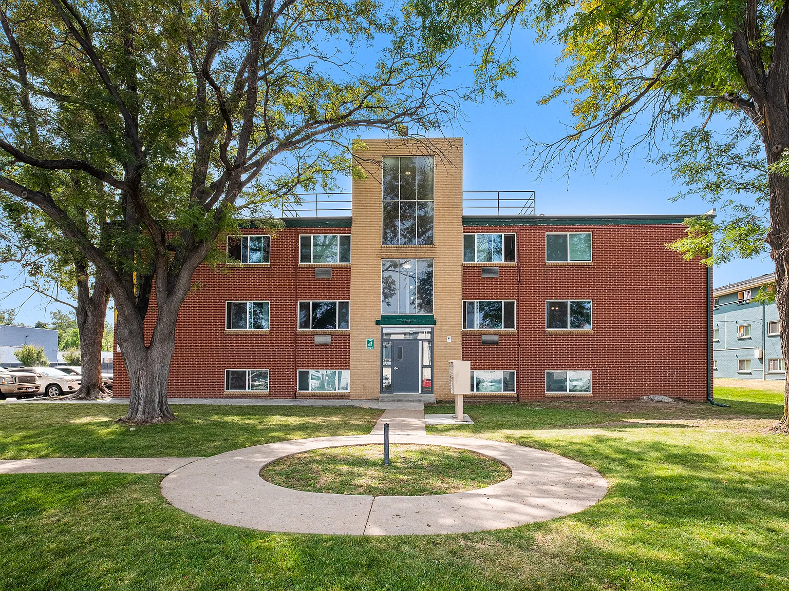 1 bed, 750 sqft, $995 — Photo 2