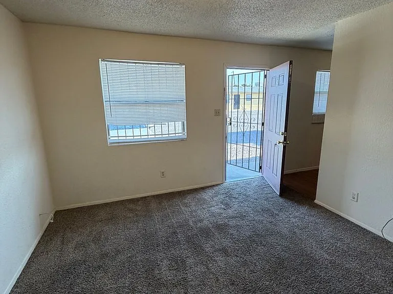 1100 La Fonda Dr — Photo 5