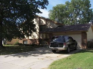 2533 S White Cliff Ln, Wichita, KS 67210