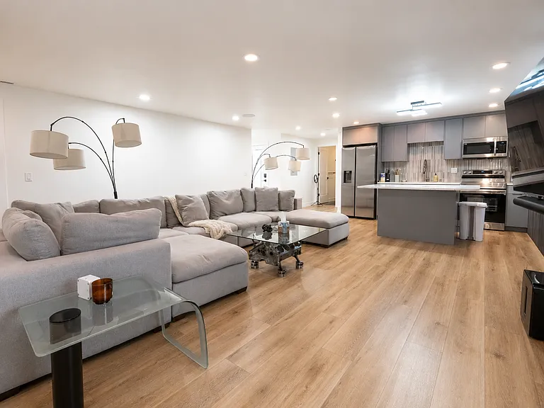 240 E Belmont Ave — Photo 7