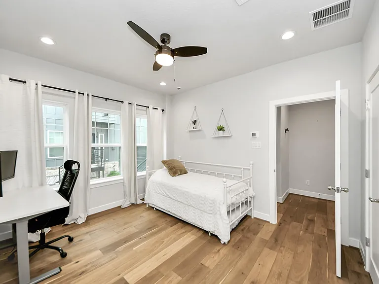 1223 W 16th St #B — Photo 31