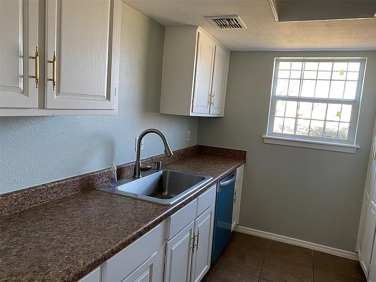 8470 Leawood Blvd — Photo 2