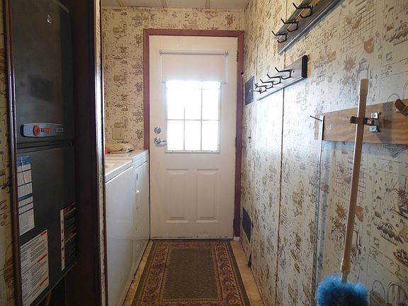 4th image of 811 Graham St
