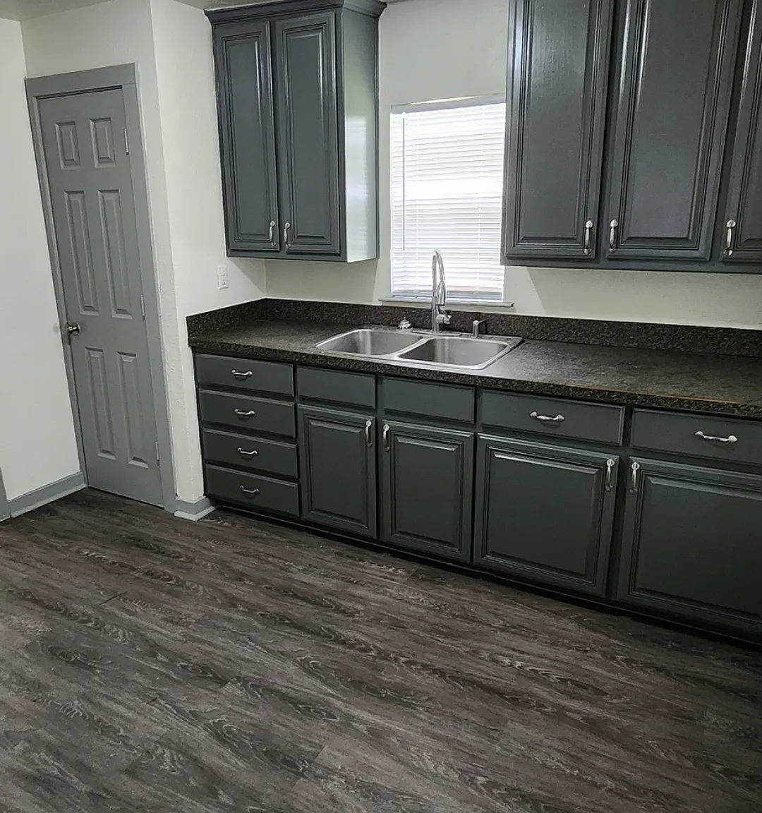 2 bed, 1000 sqft, $1,250 — Photo 3