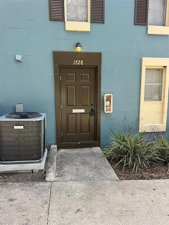 2 bed, 1.5 bath, 1200 sqft, $1,289 — Photo 2