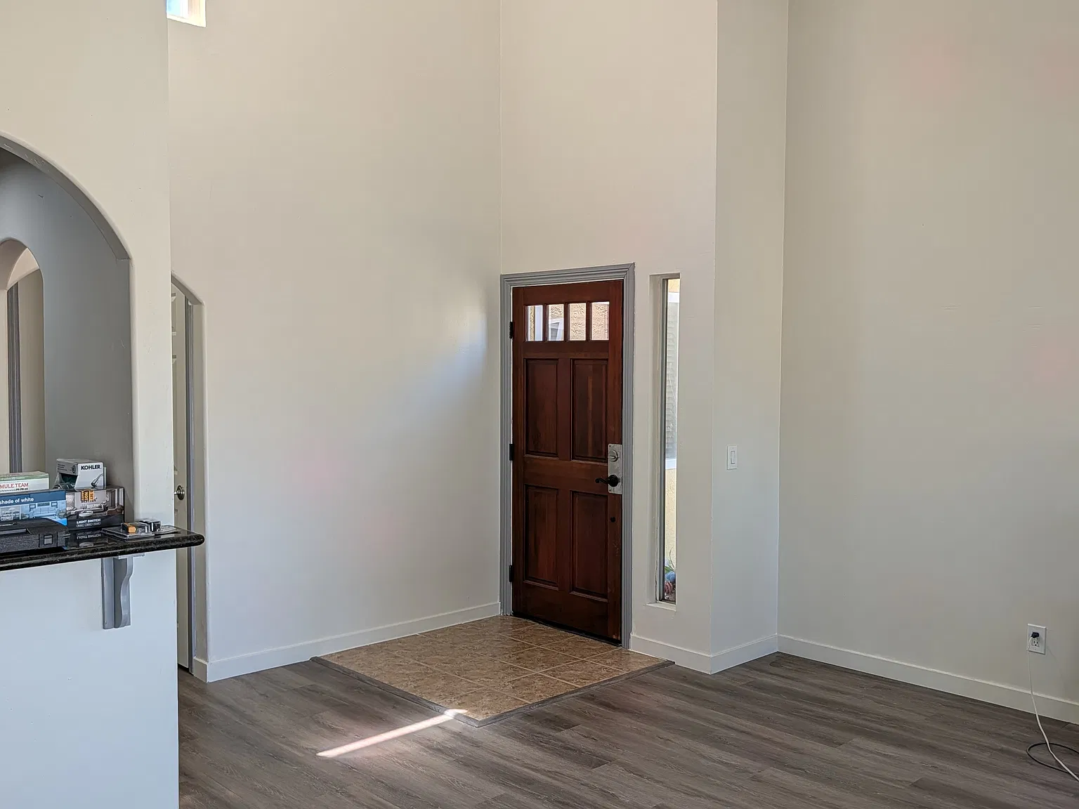 2 bed, 824 sqft, $2,400 — Photo 2