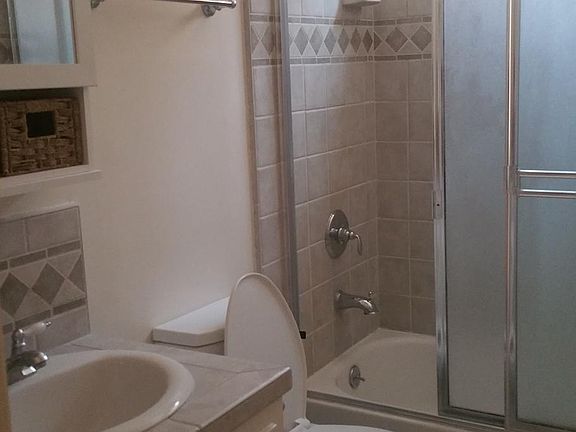 4th image of 1711 Stoner Ave