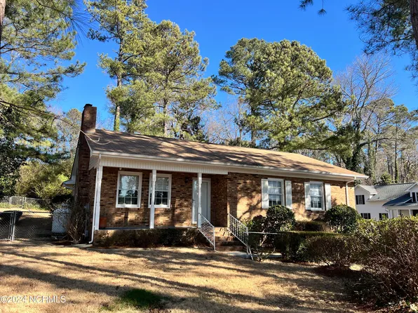 12 Lakeview Drive, Whispering Pines, NC 28327