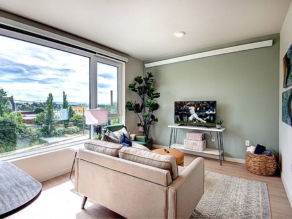 5th image of 915 E Spruce St #217