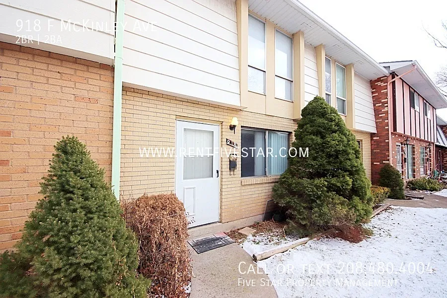 Spacious McKinley Townhome Available! — Photo 1