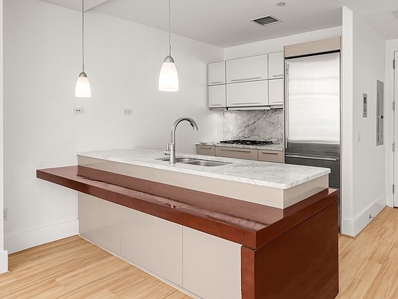 3rd image of 165 W 18th St #3B