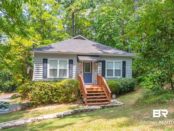 3rd image of 122 Woodside Dr