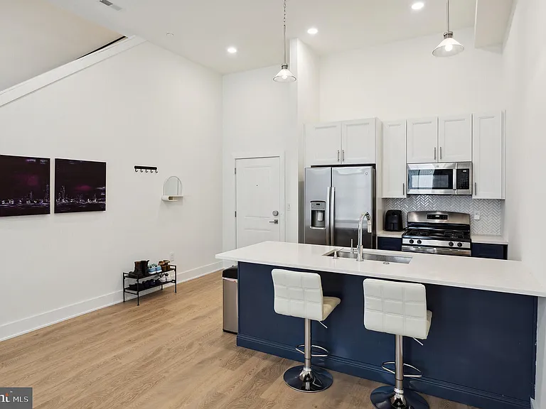 1115 N American St #B6 — Photo 2