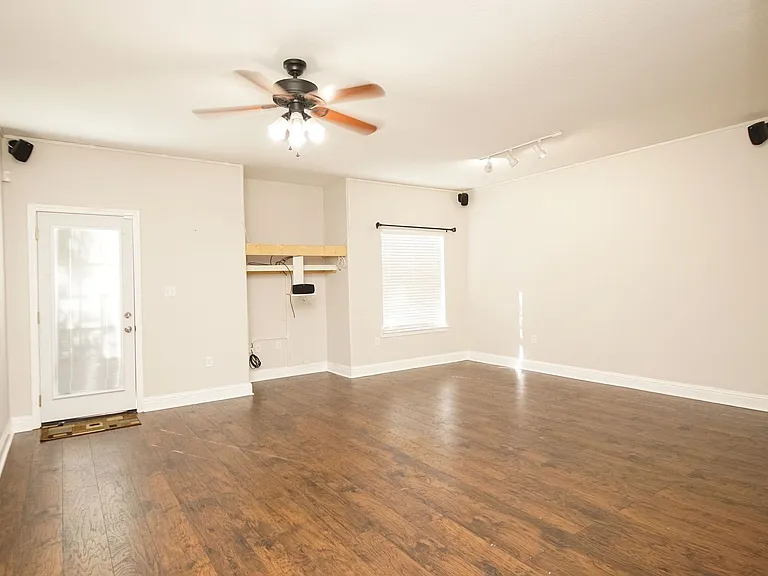 125 Farrah Ave — Photo 6