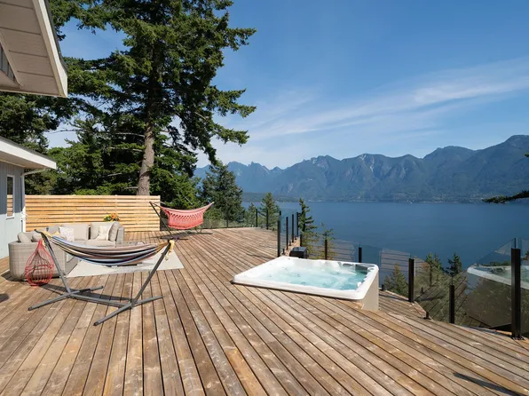 252 Jason Rd, Bowen Island, BC V0N 1G1