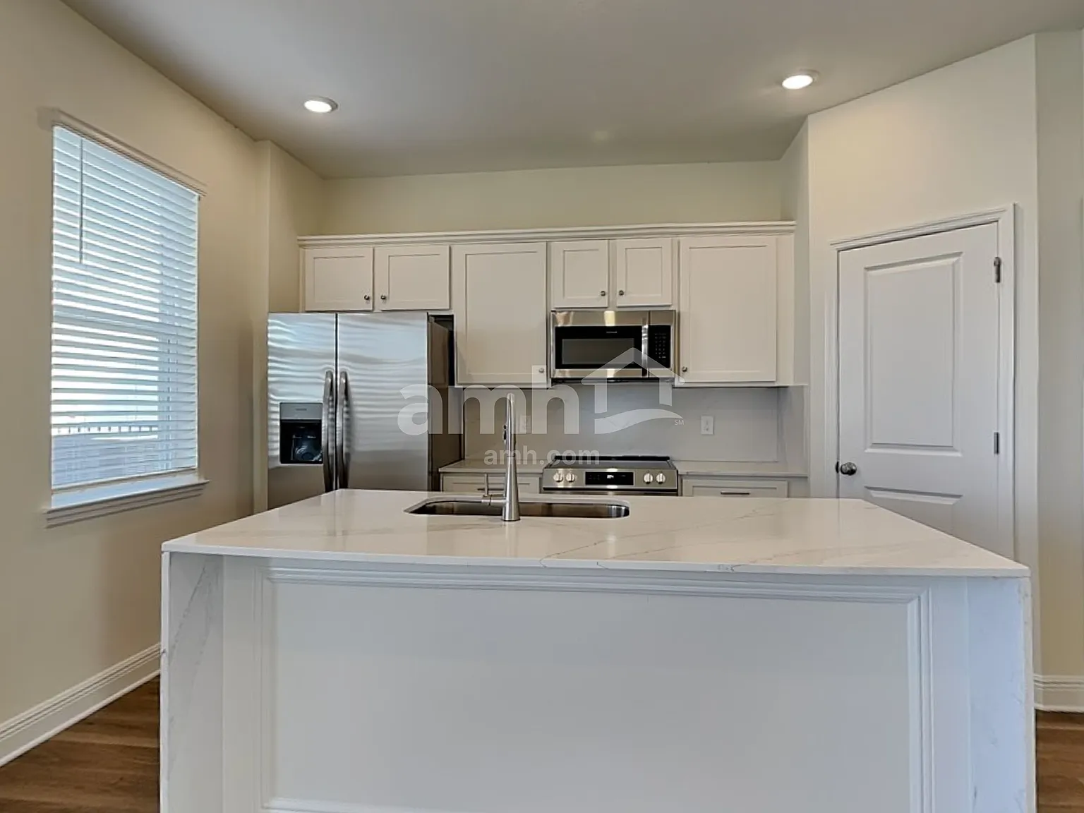 3 bed, 2.5 bath, 1685 sqft, $2,400 — Photo 3