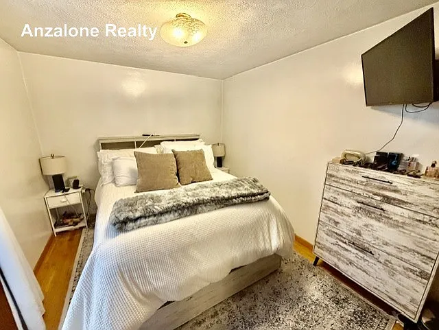 22 Thacher St #3 — Photo 2