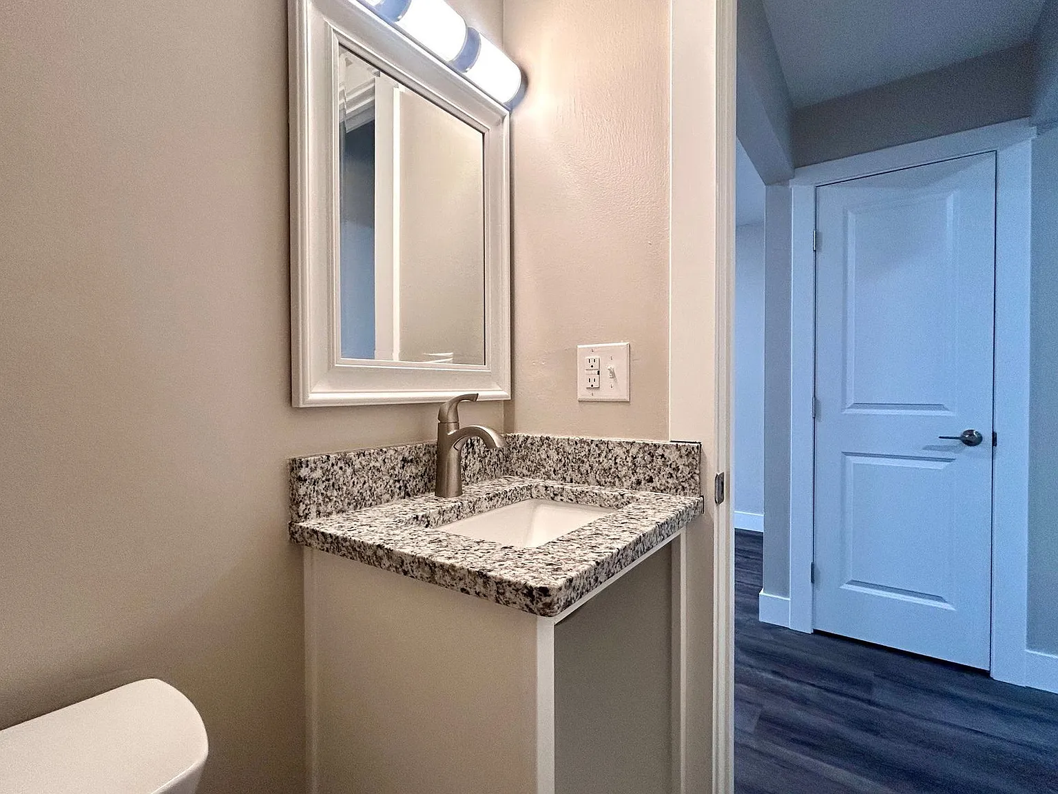 2 bed, 1.5 bath, 1100 sqft, $1,400 — Photo 4